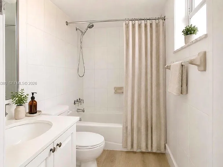 444 SW 4th St #204 — Photo 5