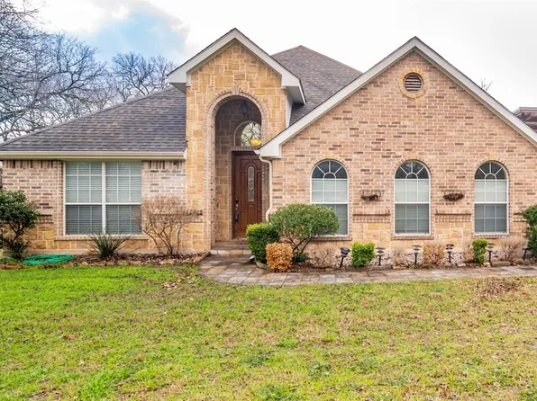 327 Fossil Rock Dr, Azle, TX 76020
