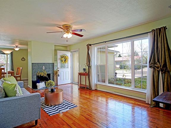 3rd image of 863 Sperry Dr