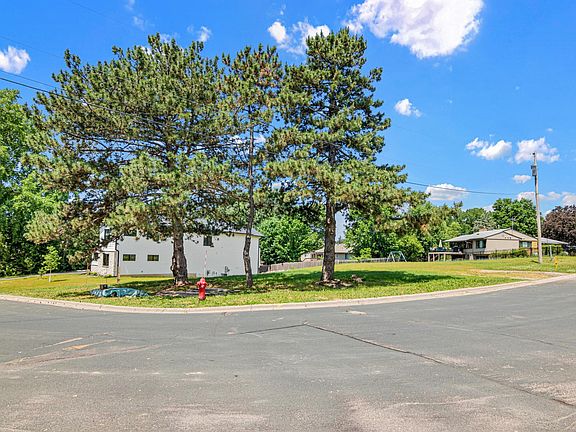 5th image of 599 Callahan Pl