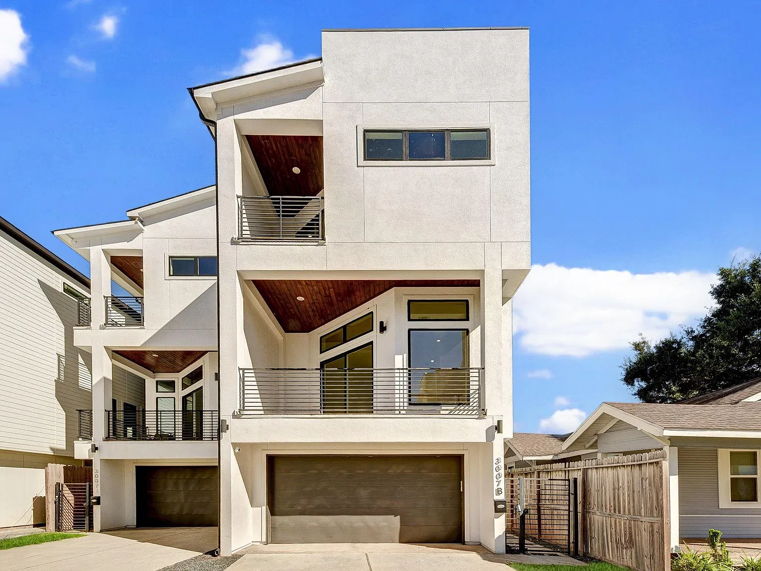 3 bed, 3.5 bath, 2517 sqft, $3,800 — Photo 1