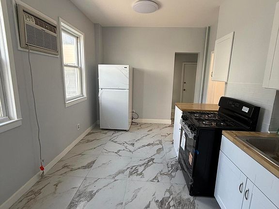 3rd image of 1288 Forest Ave Floor 1