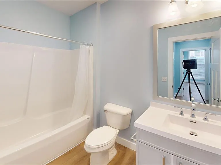 112 N Merchant St #202 — Photo 9