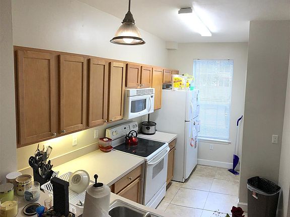 3rd image of 889 NW 21st Ave
