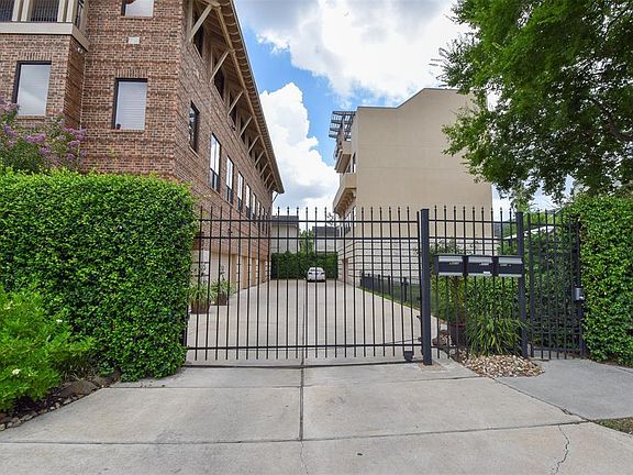 Automated gate entrance as well as pedestrian gate for your visitors. Added bonus, no HOA fees.