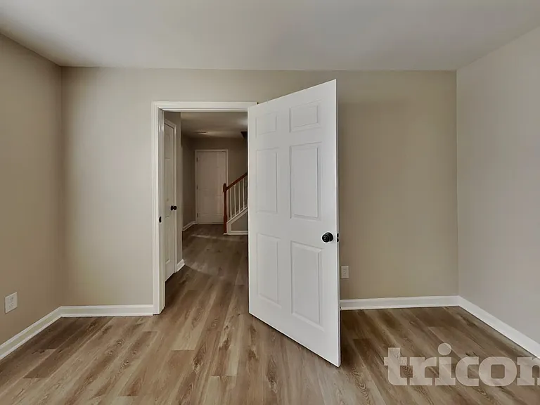 1402 Weston Ln — Photo 15