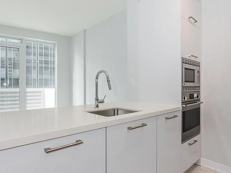 2221 Yonge St #611 — Photo 1