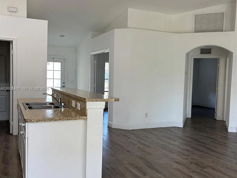 3109 10th St W — Photo 6