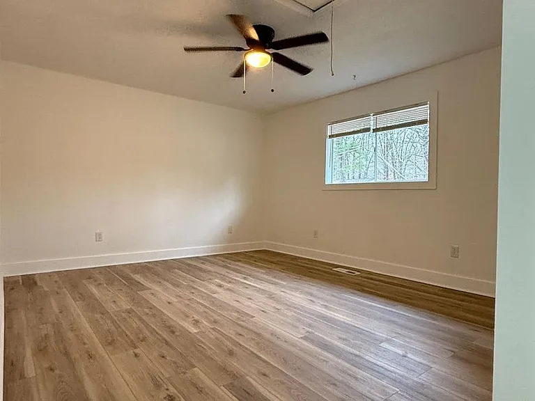 1501 Chris Dr — Photo 9