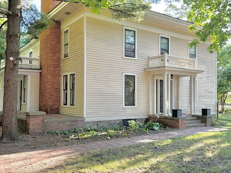 200 Burton St SE #2 — Photo 1