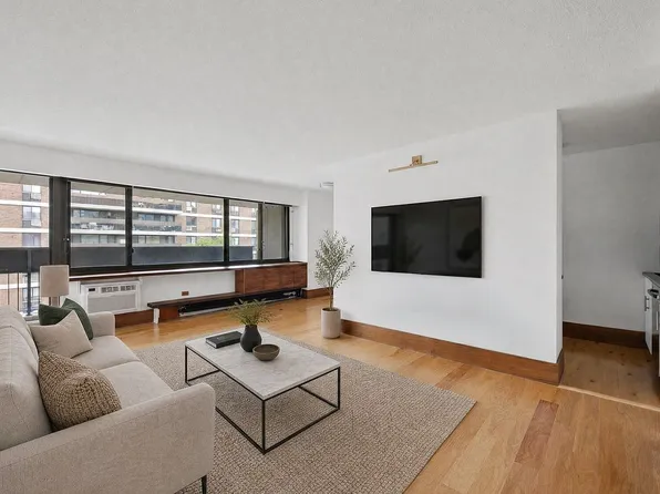 299 Pearl St APT 5E, New York, NY 10038