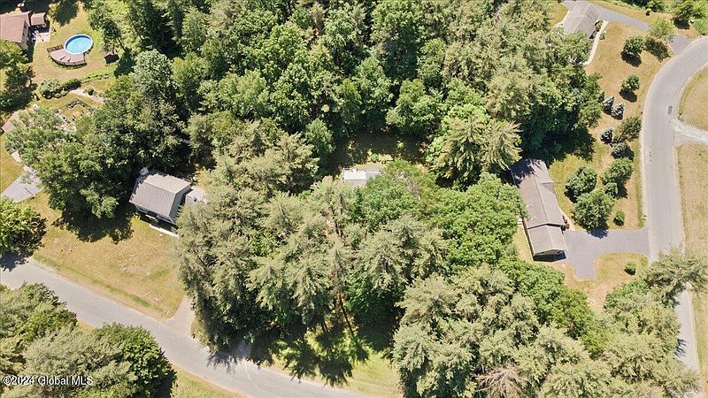 2nd image of 5 Winter Haven