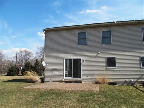 3rd image of 102 Ariel Ct