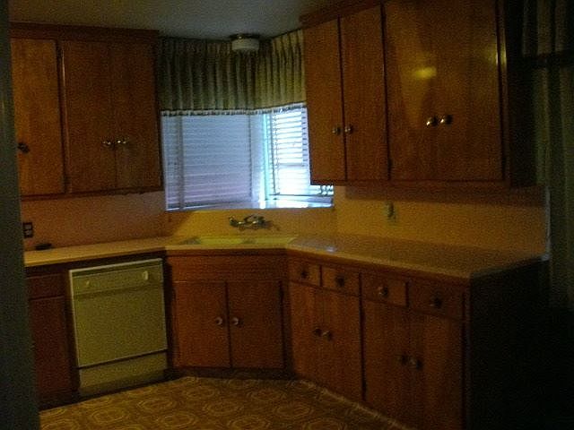 2nd image of 1516 Akron Way