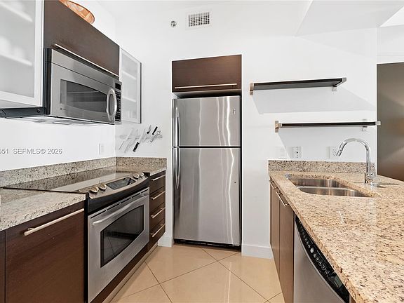 3rd image of 950 Brickell Bay Dr APT 601