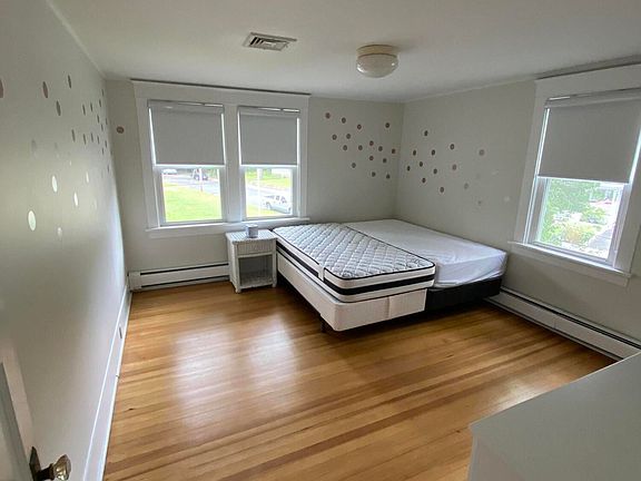 4th image of 318 Wells Ave