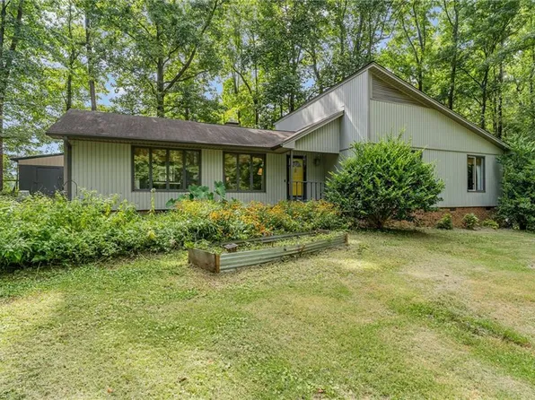 2203 Fox Glen Dr, Greensboro, NC 27406