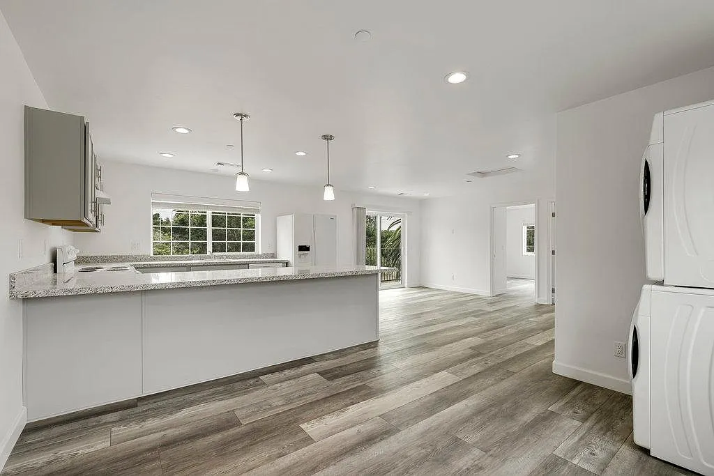 2 bed, 880 sqft, $3,500 — Photo 3