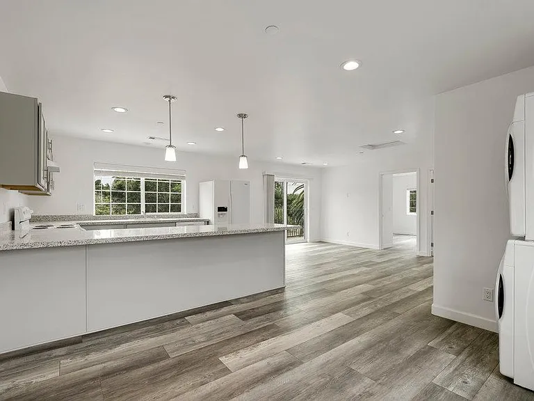 552 Hathway Ave — Photo 3