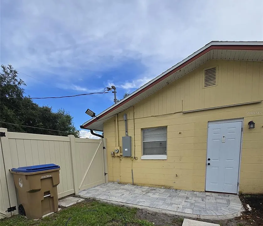 1190 Pecan St