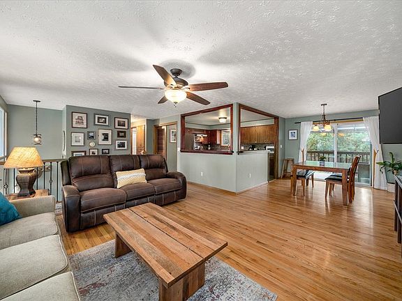 4th image of 2652 E 40th Ave