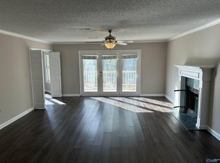 550 Farmingdale Dr, Huntsville, AL 35803