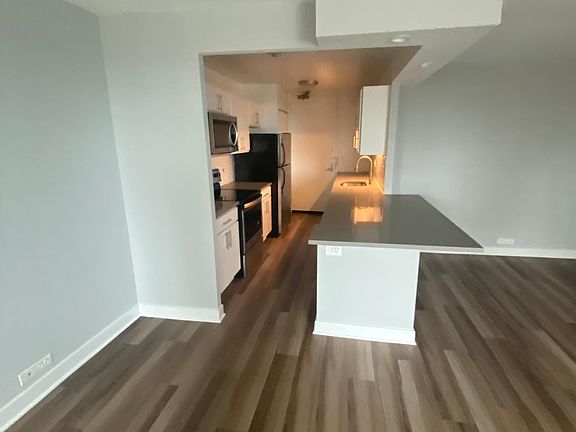 2nd image of 1160 S Michigan Ave APT 2401