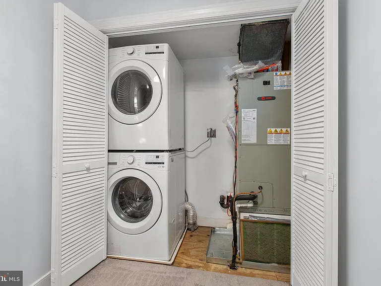 1011 Charles St #C — Photo 26