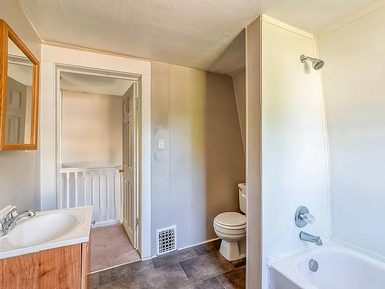609 Bluff St — Photo 9