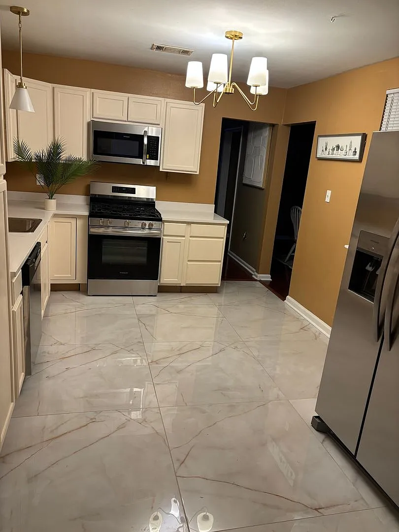 Building Photo - 5000 Cardenas Dr #5000