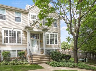 1616 Fox Run Dr, Arlington Heights, IL 60004