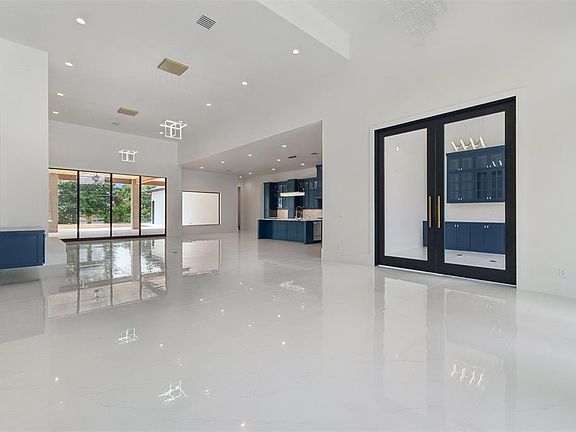 5th image of 2718 W Wilshire Blvd