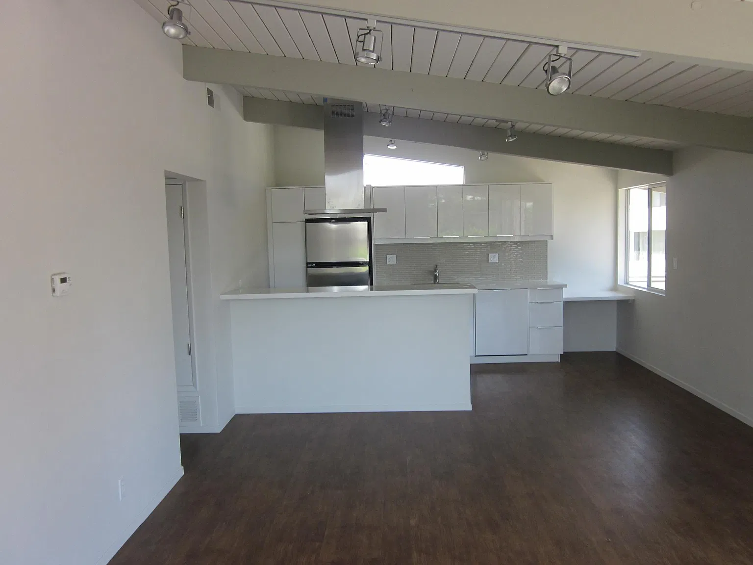 2 bed, 870 sqft, $4,000 — Photo 3