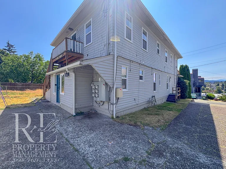 902 Pleasant Ave — Photo 13