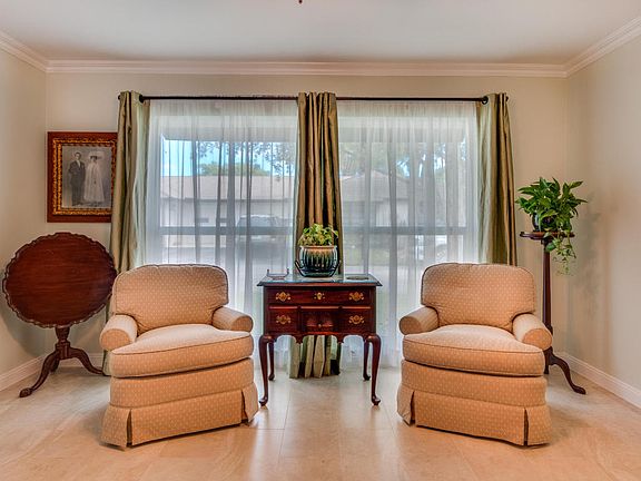 4th image of 4932 Equestrian Cir APT A