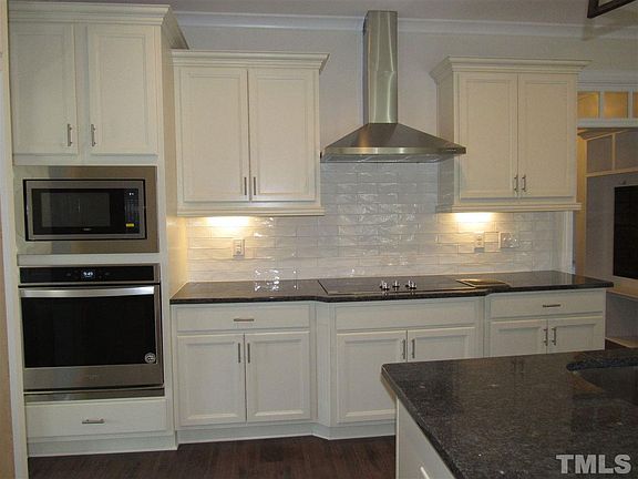 5th image of 55 Oak Hollow Ct