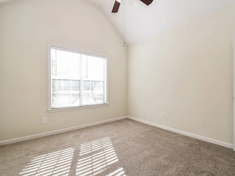 10 Elmwood Dr — Photo 13