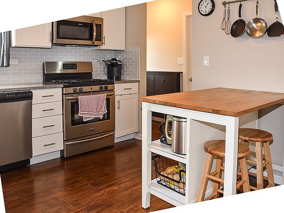 3rd image of 17405 W Chestnut Ln #17405