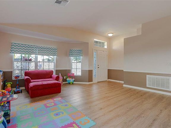 3rd image of 4505 Beaumaris Dr