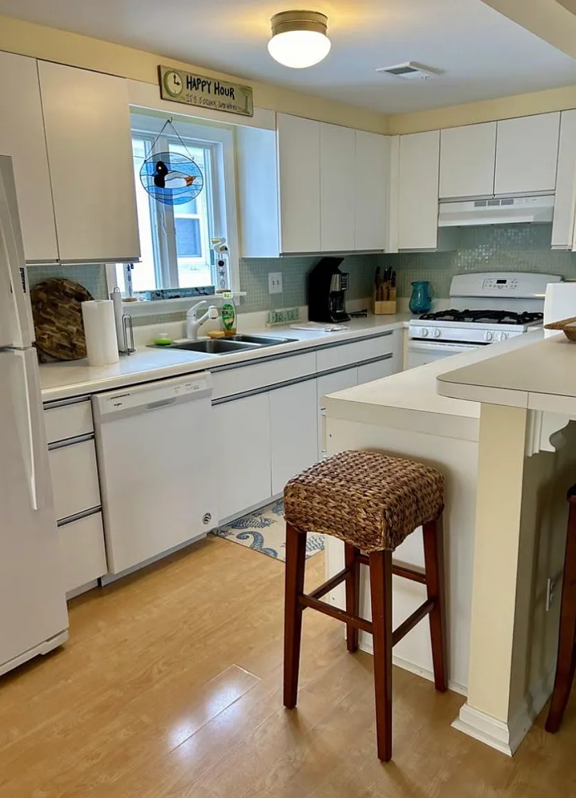 3 bed, 1300 sqft, $1,800 — Photo 3