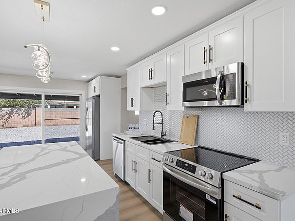 5th image of 2310 W BLUEFIELD Avenue
