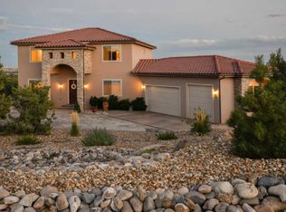 6119 Lakewood Dr, Farmington, NM 87402