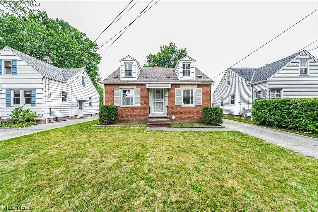 25270 Shoreview Ave photo 1