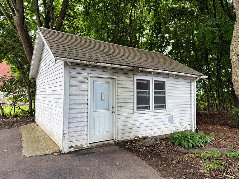 137 Warren St — Photo 17