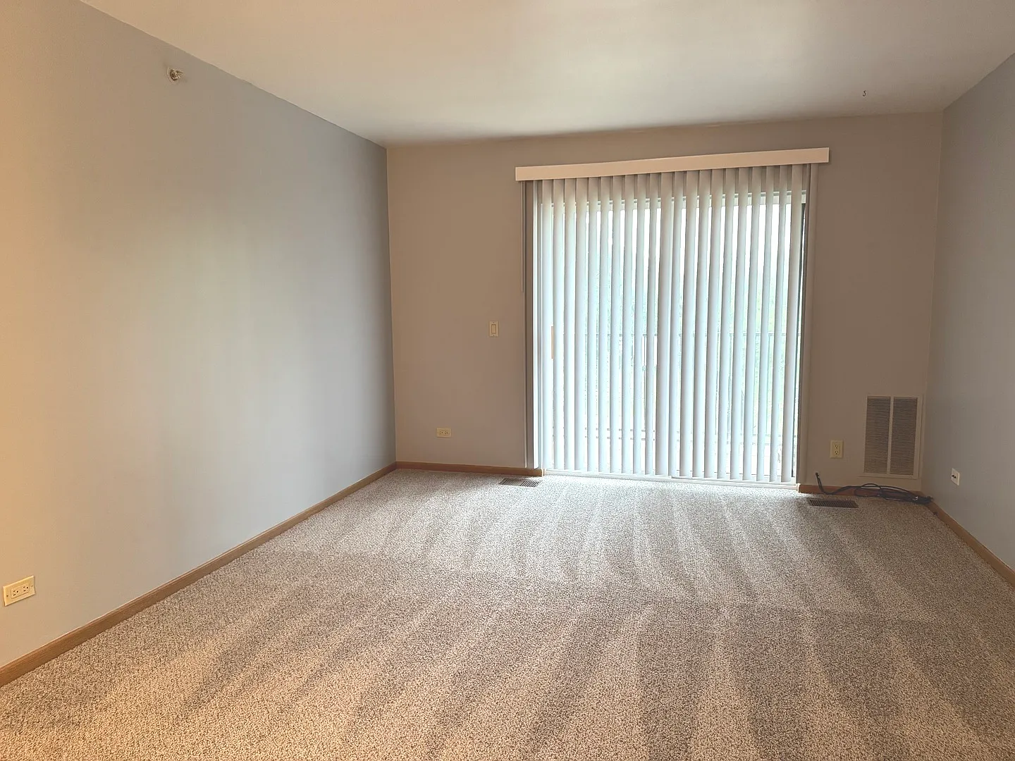 2 bed, 836 sqft, $1,350 — Photo 2