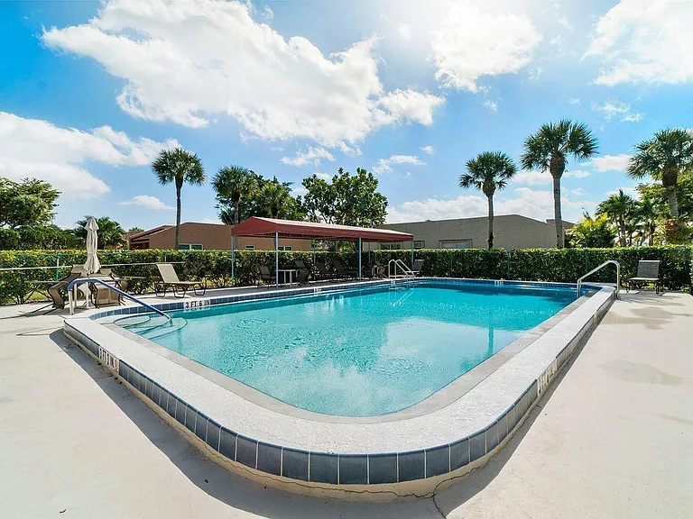 232 Lake Meryl Dr — Photo 31