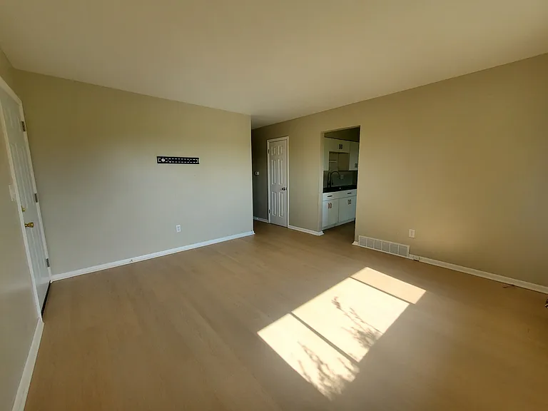 961 S Waverly St #961 — Photo 8
