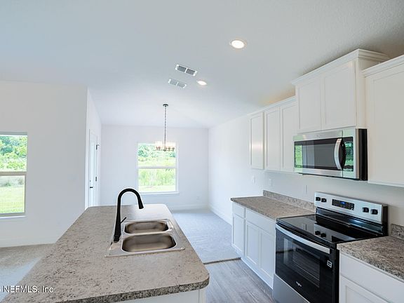 4th image of 8375 HELMSLEY Boulevard