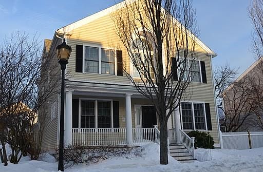 2nd image of 2 Hutchinson Ln
