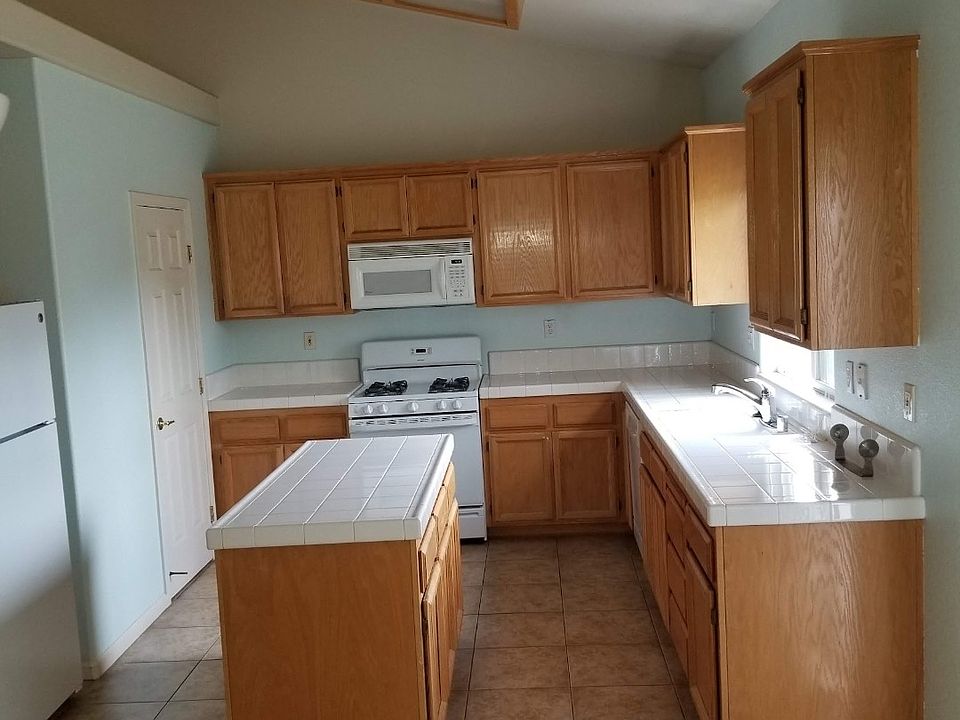 2nd image of 2314 Primrose Ln